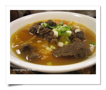蕃茄原汁牛肉陽春麵